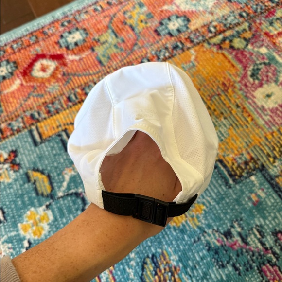 Arcteryx Like New Hat - Picture 3 of 10